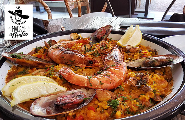 Pescados Hermes - Fideuá de Camarão, receita espanhola! Bem parecido com a  paella, a diferença entre os dois é basicamente a troca do arroz pelo  macarrão no preparo. Peça o seu camarão